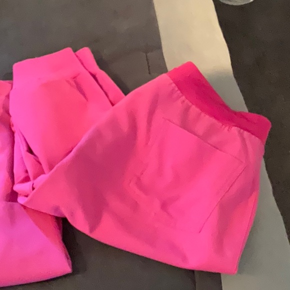 Figs Electric Orchid Scrub Set - XL Zamora top, L Zamora pants - Picture 2 of 3